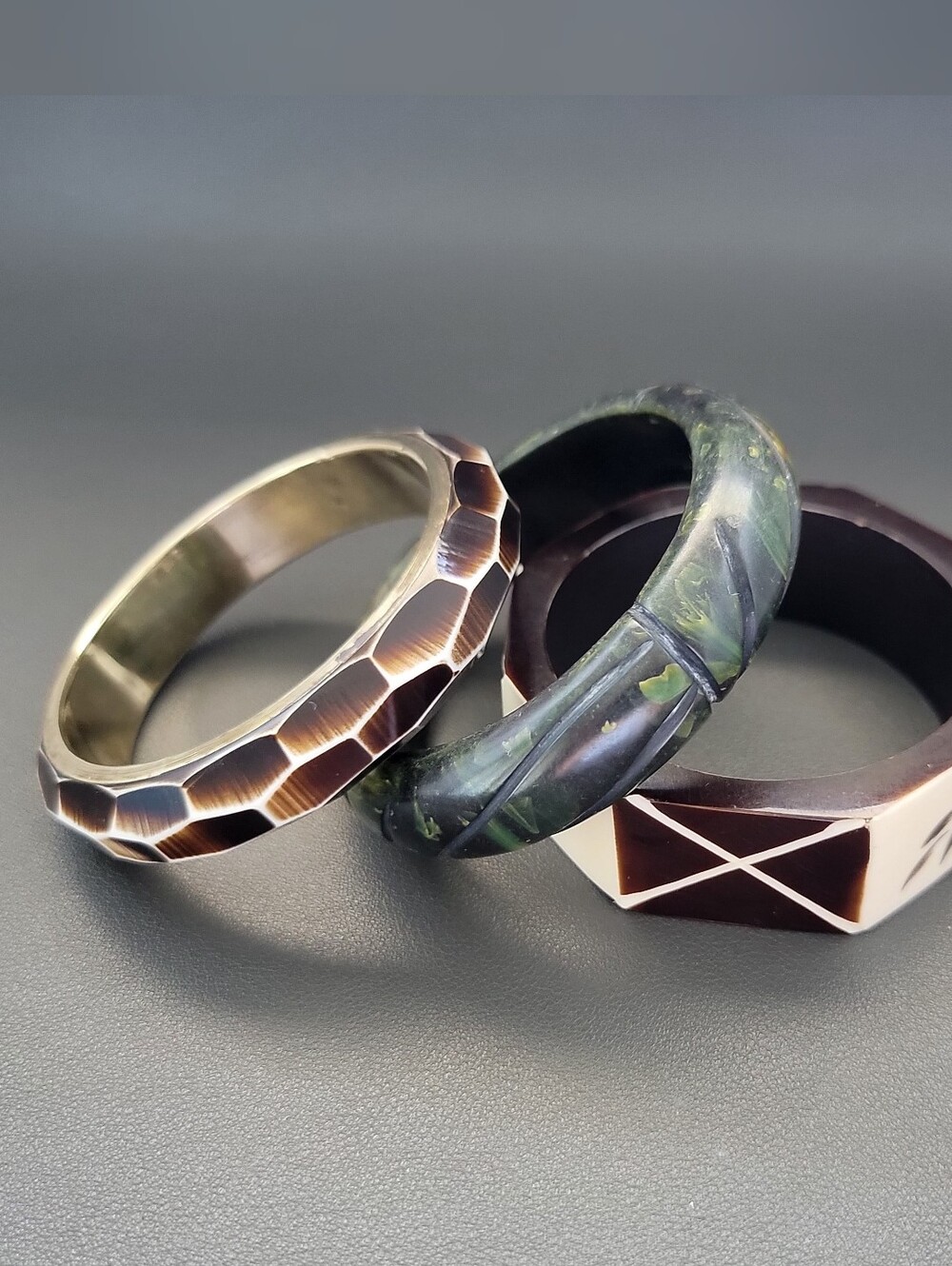 Vintage Lucite Acrylic Bangle Bracelet Bundle Brown Carved Marble Mod Boho 3 Pc